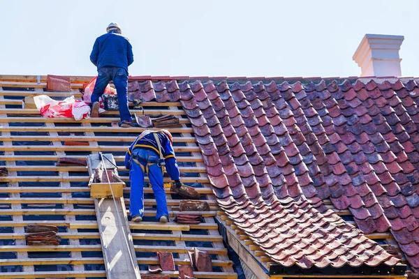 Signs It’s Time for a Roof Replacement